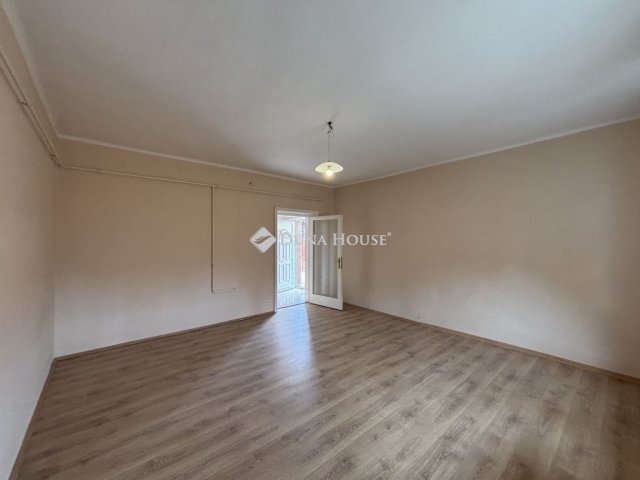 Eladó ikerház, Esztergomban 55 M Ft, 2 szobás