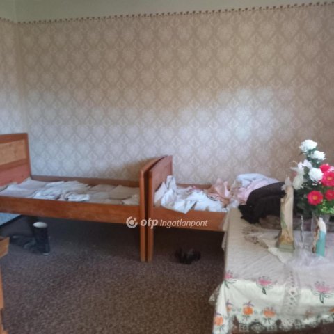 Eladó családi ház, Cereden 12 M Ft, 4 szobás