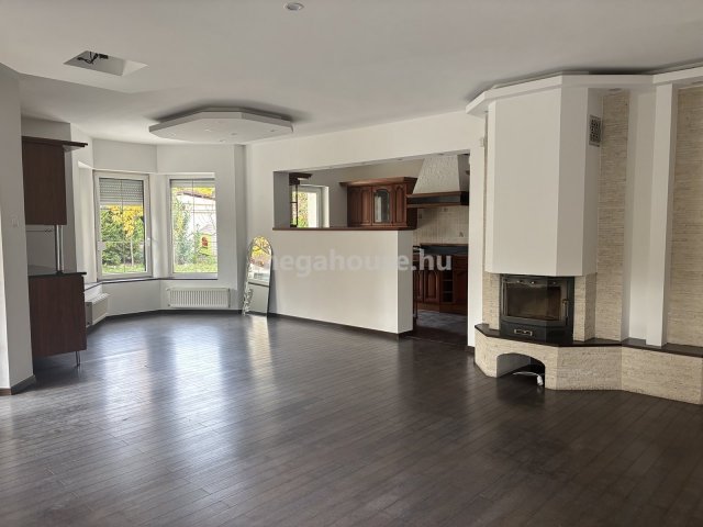 Eladó családi ház, Budaörsön 269 M Ft, 4+2 szobás