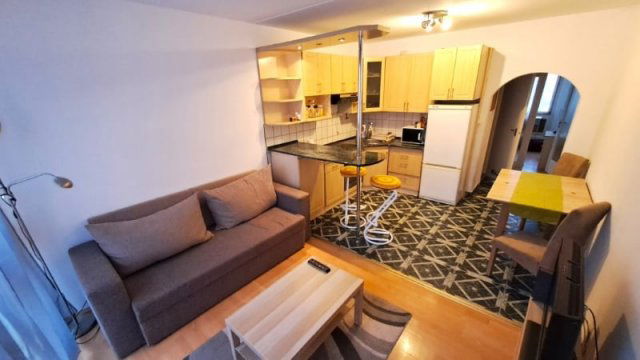 Eladó panellakás, Pécsett 50.99 M Ft, 2+2 szobás