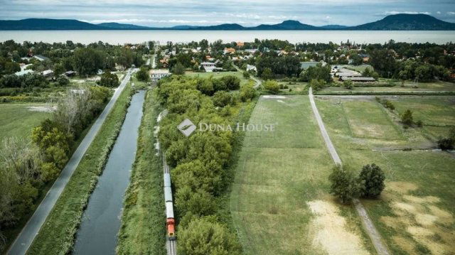 Eladó nyaraló, Balatonfenyvesen 37 M Ft, 4 szobás