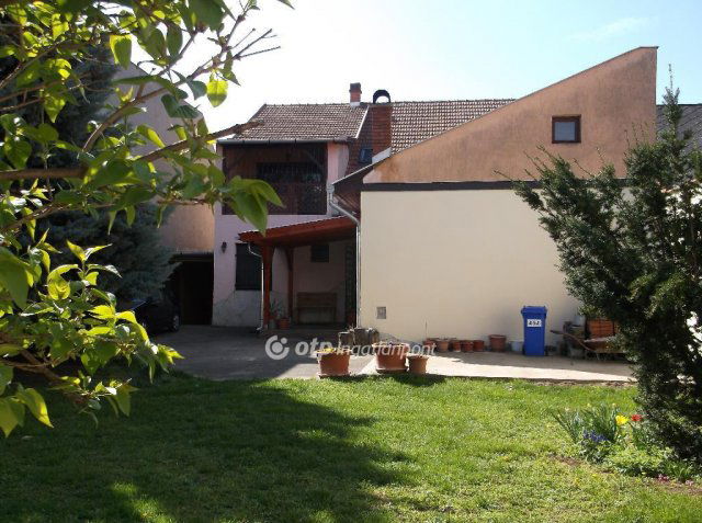 Eladó családi ház, Gyöngyösön 109 M Ft, 4 szobás