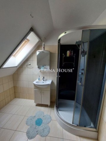 Eladó családi ház, Bonyhádon 129.99 M Ft, 7 szobás