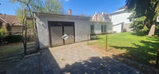 Eladó családi ház, Vecsésen 110 M Ft, 5 szobás