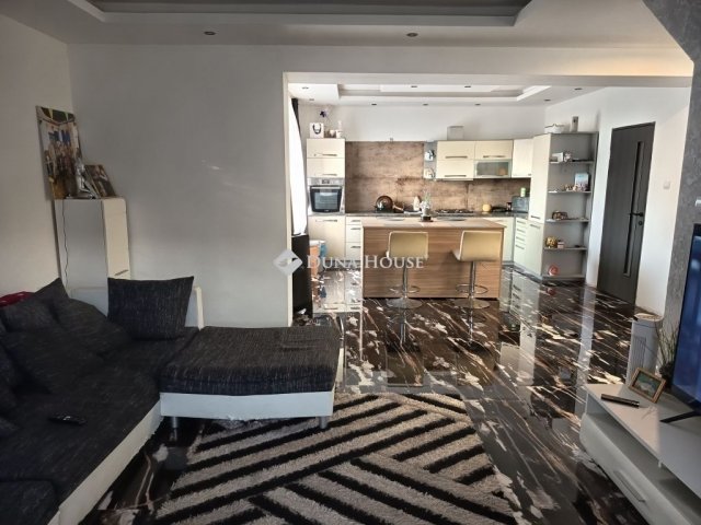 Eladó családi ház, Makón 52.5 M Ft, 3 szobás