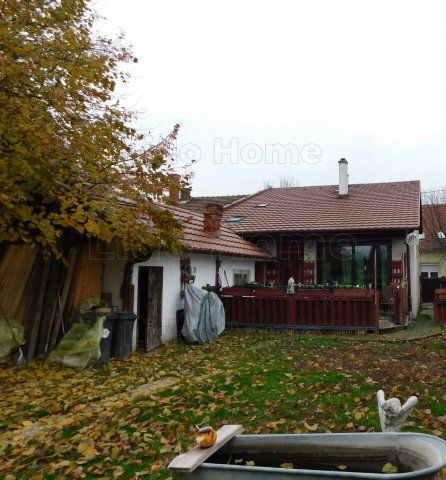 Eladó családi ház, Győrött 85 M Ft, 11 szobás