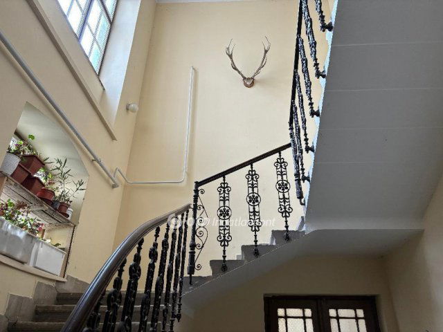 Eladó téglalakás, Pápán 43.9 M Ft, 3 szobás