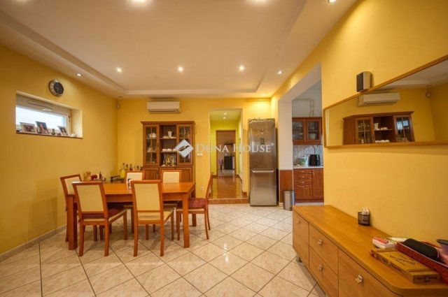 Eladó családi ház, Budapesten, XVIII. kerületben 140 M Ft