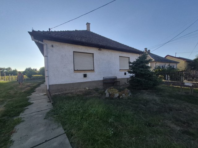 Eladó családi ház, Ópályin 15 M Ft, 3 szobás