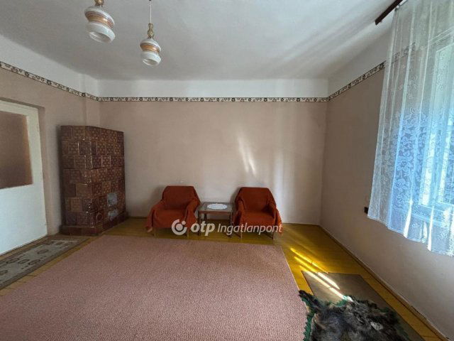 Eladó családi ház, Dombrádon 13 M Ft, 2 szobás