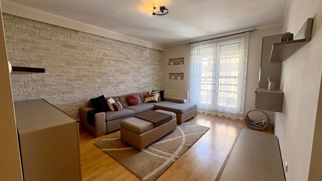 Kiadó téglalakás, albérlet, Debrecenben 300 E Ft / hó, 3 szobás