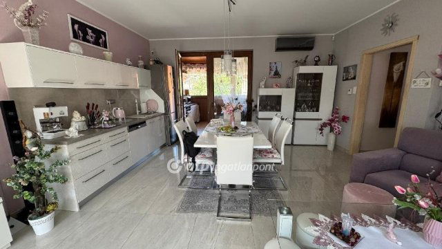 Eladó téglalakás, Gyulán 74 M Ft, 1+2 szobás