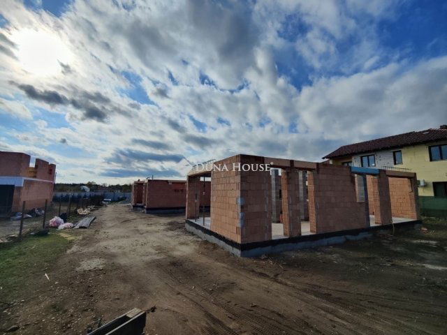 Eladó ikerház, Budapesten, XVIII. kerületben 139.9 M Ft, 4 szobás