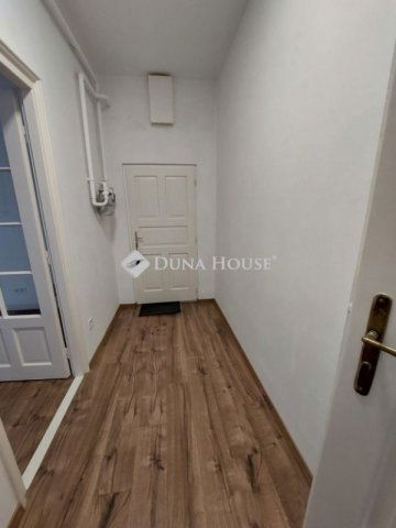 Eladó téglalakás, Baján 32.99 M Ft, 2 szobás