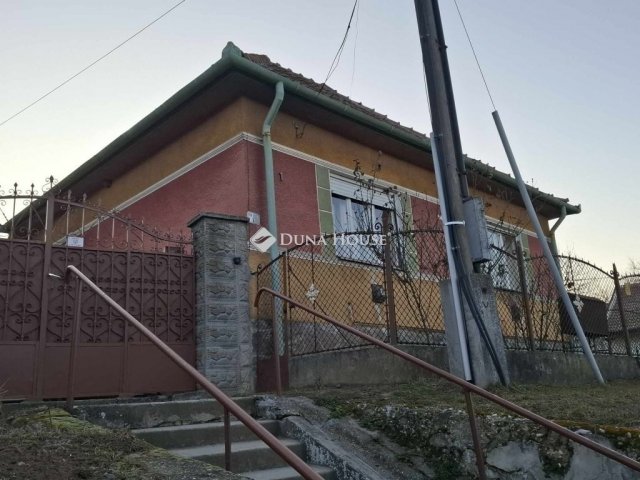 Eladó családi ház, Vácegresen 47 M Ft, 4 szobás