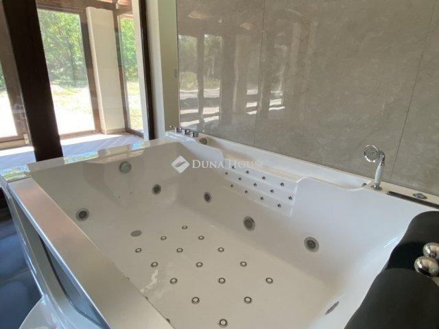 Eladó családi ház, Debrecenben 185 M Ft, 3 szobás