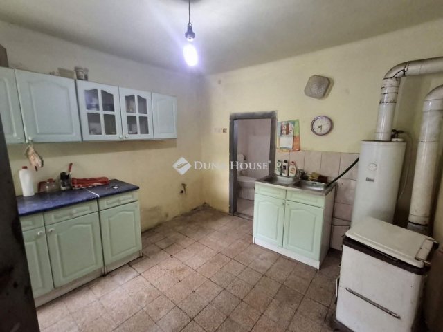 Eladó családi ház, Kamondon 7.9 M Ft, 3 szobás