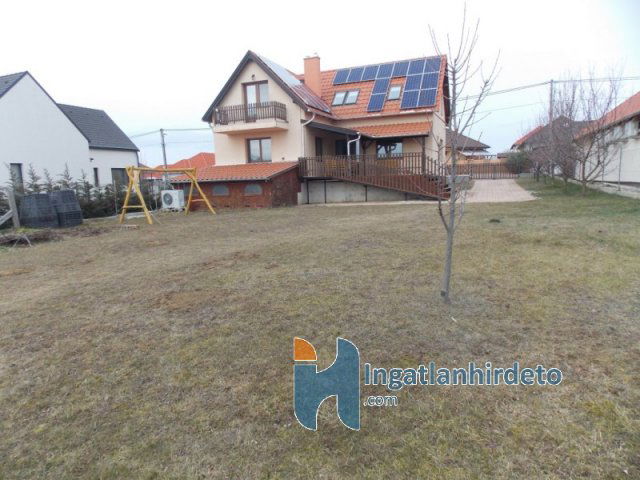 Eladó családi ház, Nemesvámoson 189 M Ft, 4+3 szobás