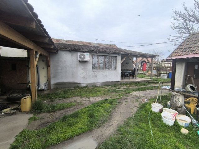 Eladó családi ház, Nyárlőrincen 23.5 M Ft, 3 szobás