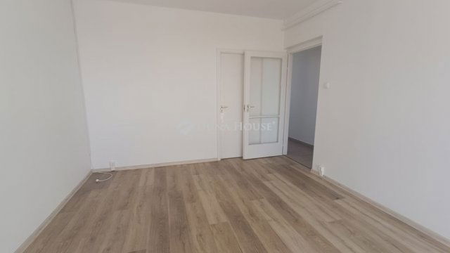 Eladó panellakás, Kecskeméten 45.9 M Ft, 2 szobás