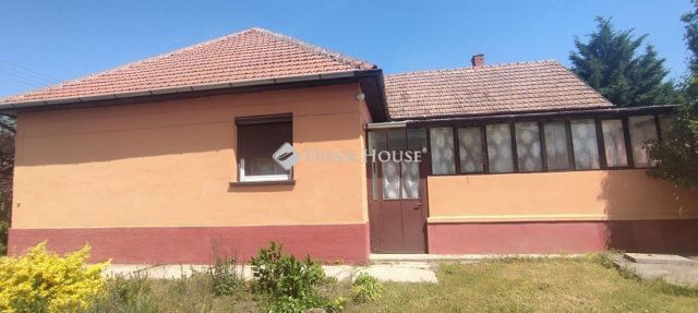 Eladó családi ház, Tápiószecsőn 50 M Ft, 3 szobás