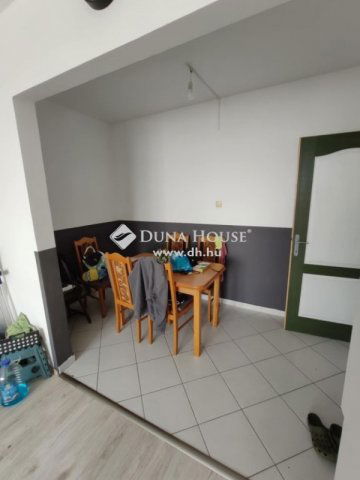 Eladó panellakás, Tatabányán 38 M Ft, 3 szobás