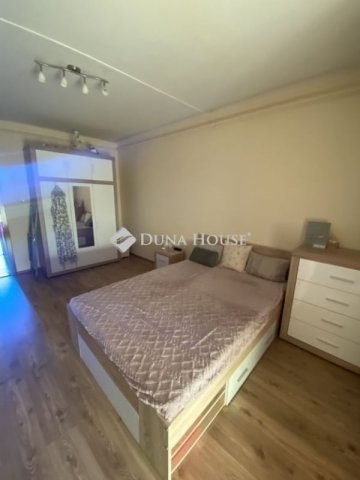 Eladó panellakás, Pécsett 42.4 M Ft, 2 szobás