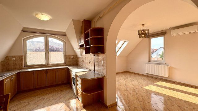 Kiadó téglalakás, albérlet, Debrecenben 270 E Ft / hó, 3 szobás