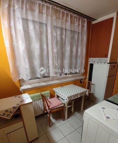 Eladó panellakás, Tatabányán 24.9 M Ft, 2 szobás