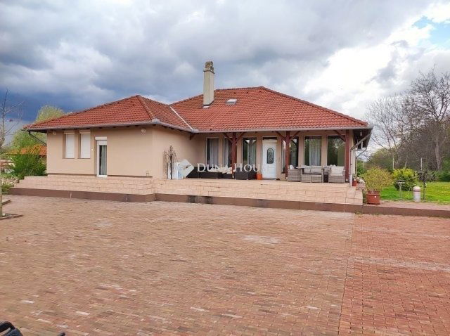 Eladó családi ház, Maglódon 335 M Ft, 7 szobás