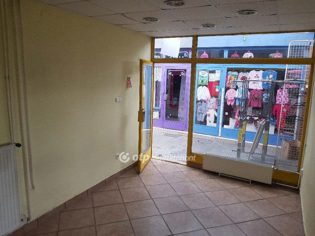 Eladó üzlethelyiség, Salgótarjánban 4.5 M Ft, 1 szobás
