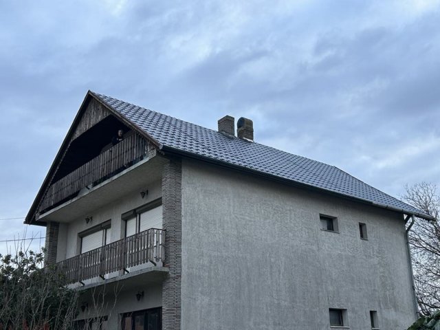 Eladó családi ház, Hévízen 76 M Ft, 5 szobás