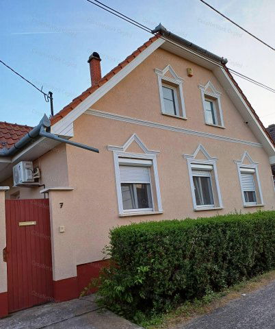 Eladó családi ház, Cegléden 88.5 M Ft, 4 szobás