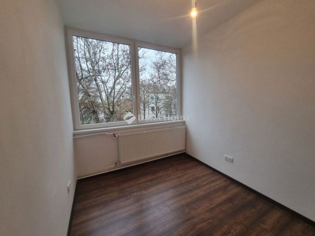 Eladó téglalakás, Jászberényben 30 M Ft, 2 szobás