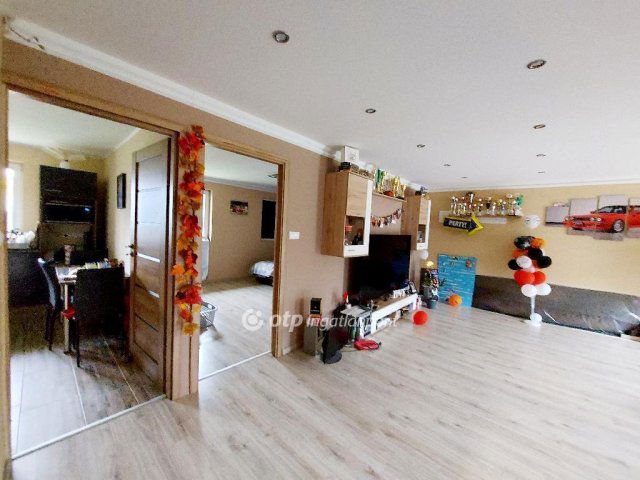 Eladó családi ház, Miskolcon 350 M Ft, 10 szobás
