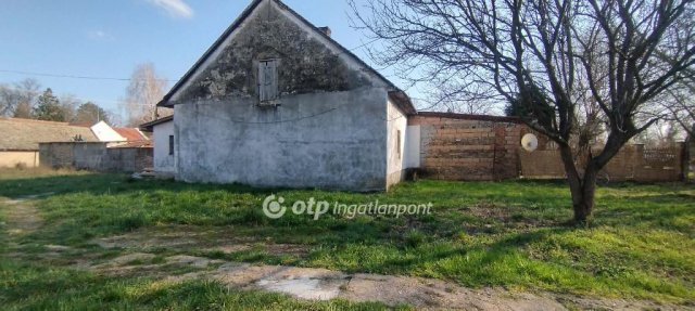 Eladó családi ház, Szekszárdon 12.5 M Ft, 1 szobás