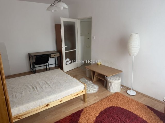 Kiadó panellakás, albérlet, Pécsett 150 E Ft / hó, 1+1 szobás