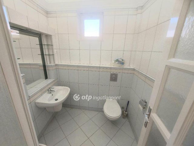 Eladó családi ház, Kecskeméten 150.045 M Ft, 6 szobás