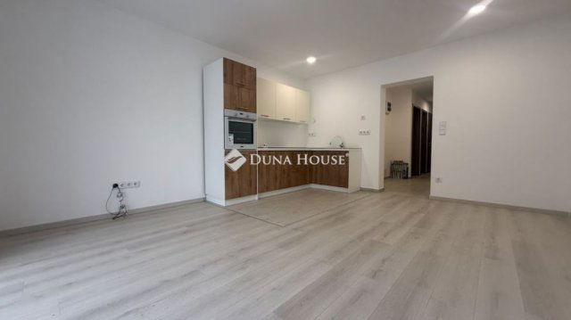 Eladó téglalakás, Szombathelyen 72.5 M Ft, 1+2 szobás