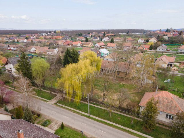 Eladó családi ház, Érsekvadkerten 50 M Ft, 6 szobás