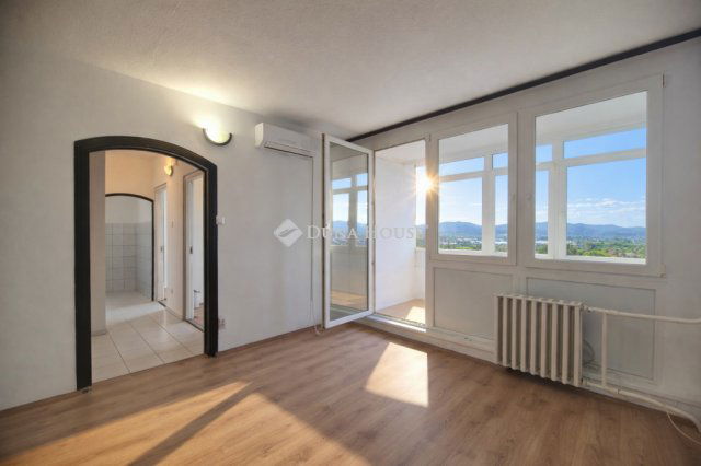 Eladó panellakás, Budapesten, III. kerületben 73.99 M Ft