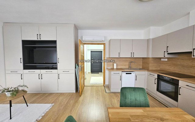 Kiadó téglalakás, albérlet, IV. kerületben, Szent László téren