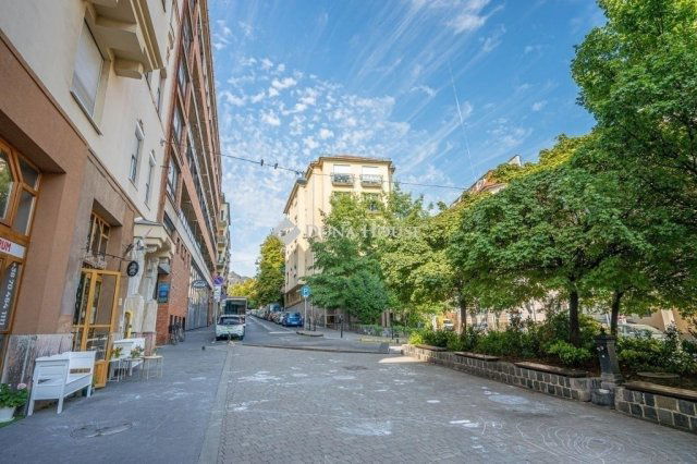 Eladó téglalakás, Budapesten, I. kerületben 99.9 M Ft, 3 szobás