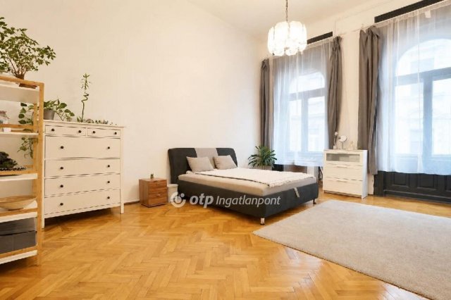 Eladó téglalakás, Budapesten, VI. kerületben 99.9 M Ft, 2 szobás