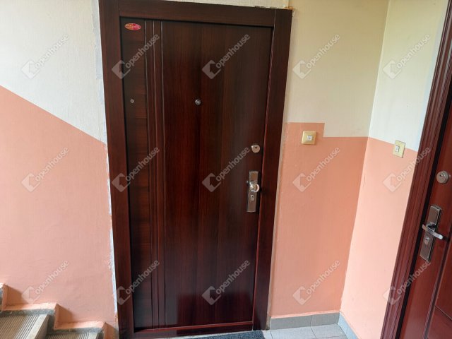Eladó panellakás, Komáromban 45.999 M Ft, 2 szobás