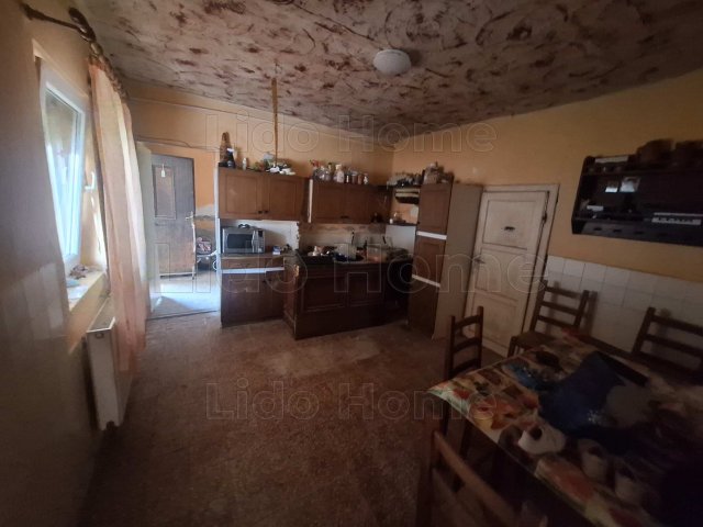 Eladó családi ház, Felsőmocsoládon 18 M Ft, 4 szobás