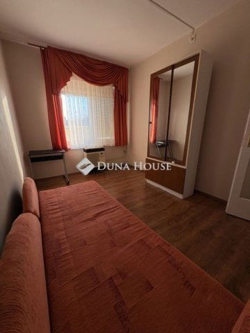 Eladó téglalakás, Orosházán 28 M Ft, 3 szobás