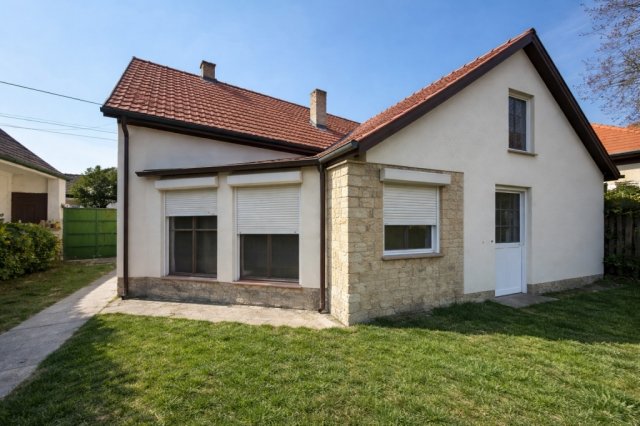 Eladó családi ház, Adonyban 37.5 M Ft, 2 szobás