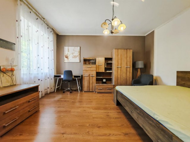 Kiadó téglalakás, albérlet, Tatán 185 E Ft / hó, 1 szobás