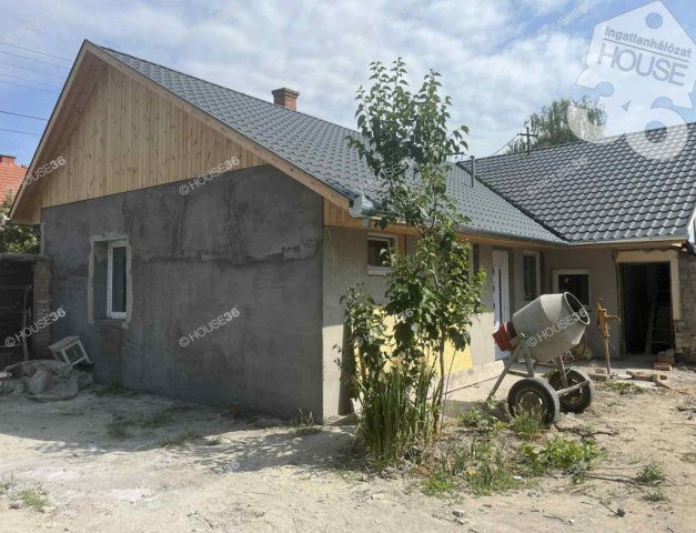 Eladó családi ház, Izsákon 31.9 M Ft, 3 szobás